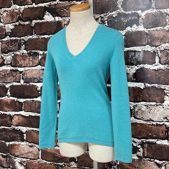 McDuff Essentials Sweater Women's XS Small Blue V-Neck Cashmere Pullover - Picture 6 of 13